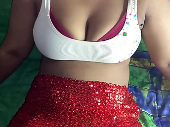 Desi Indian girl Nagma and Naeem truck garden a steamy Indian hook-up