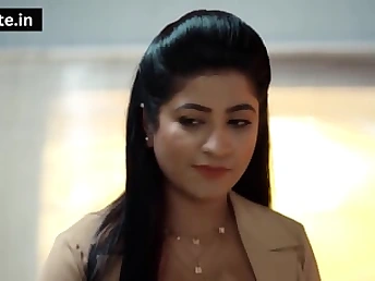 Wild housewife Reena Ki gets a super-hot office hand job from Ne Ki Chudai
