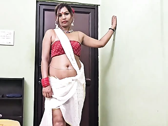 Desi Aunty and Indian Sex gauze waitress have their first-ever time with married Indian stud