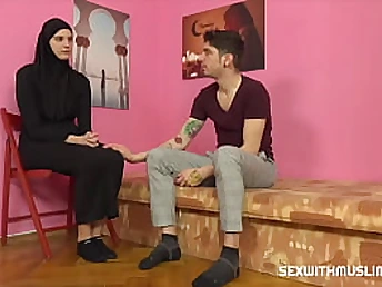 Unexperienced Muslim woman Lucka gets a sizzling blow-job and hand-job from Falco Milky