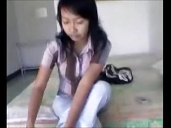 Indonesian tramp scandalized by raunchy hump in the office