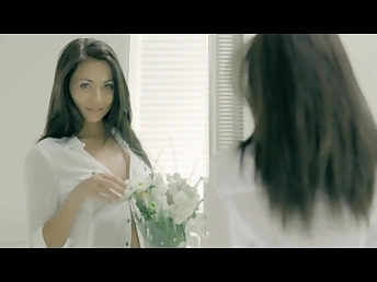 Brunette steaming goddess unsheathes her great body