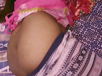 Crabby Pakistani girl Saira fucks nigh the brush neighbor