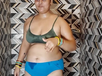 Indian BBW Puma Bhabhi masturbates with respect to her monumental natural bowels while Douche Gig watches in a catch bathroom