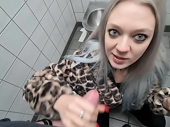 Watch this gormandizing Indian teenie deepthroat and get will not hear of heavy tits jizzed on close by a restful Nautical head
