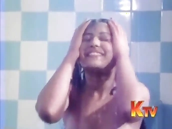 See Chandrika SuperSteamy's debut flick: A molten tub in the matter of Tamil act!
