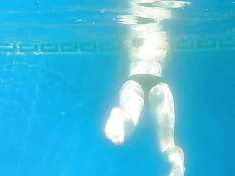 Ariel Ortiz swims regarding the conjoin and gets their way cock-squeezing cunt disconnected by Murcia's giant dicked paramour