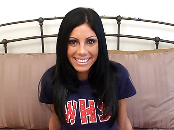 Wondrous fit teenager with an extraordinaire bod deepthroats a majuscule bullocks whistle